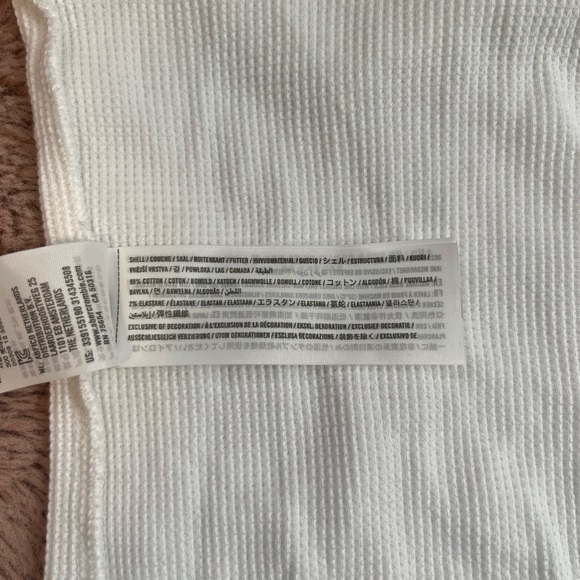 Hollister Must Have Tee Long-Sleeve - Picture 5 of 6